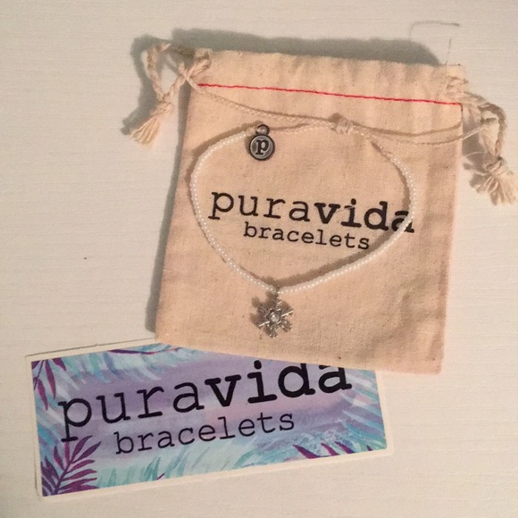 Pura Vida Jewelry - Pura Vida Snowflake Charm ❄️💙